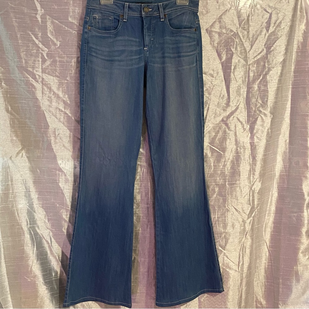 Bebe flare stretch jeans, SZ 29 made in USA, med wash, very soft mid rise, GUC,